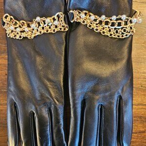 Leather gloves